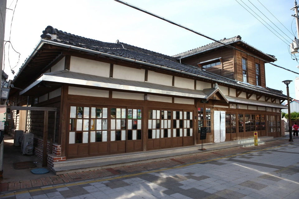 비봉화석지, 득량역 추억의거리, 보성여관